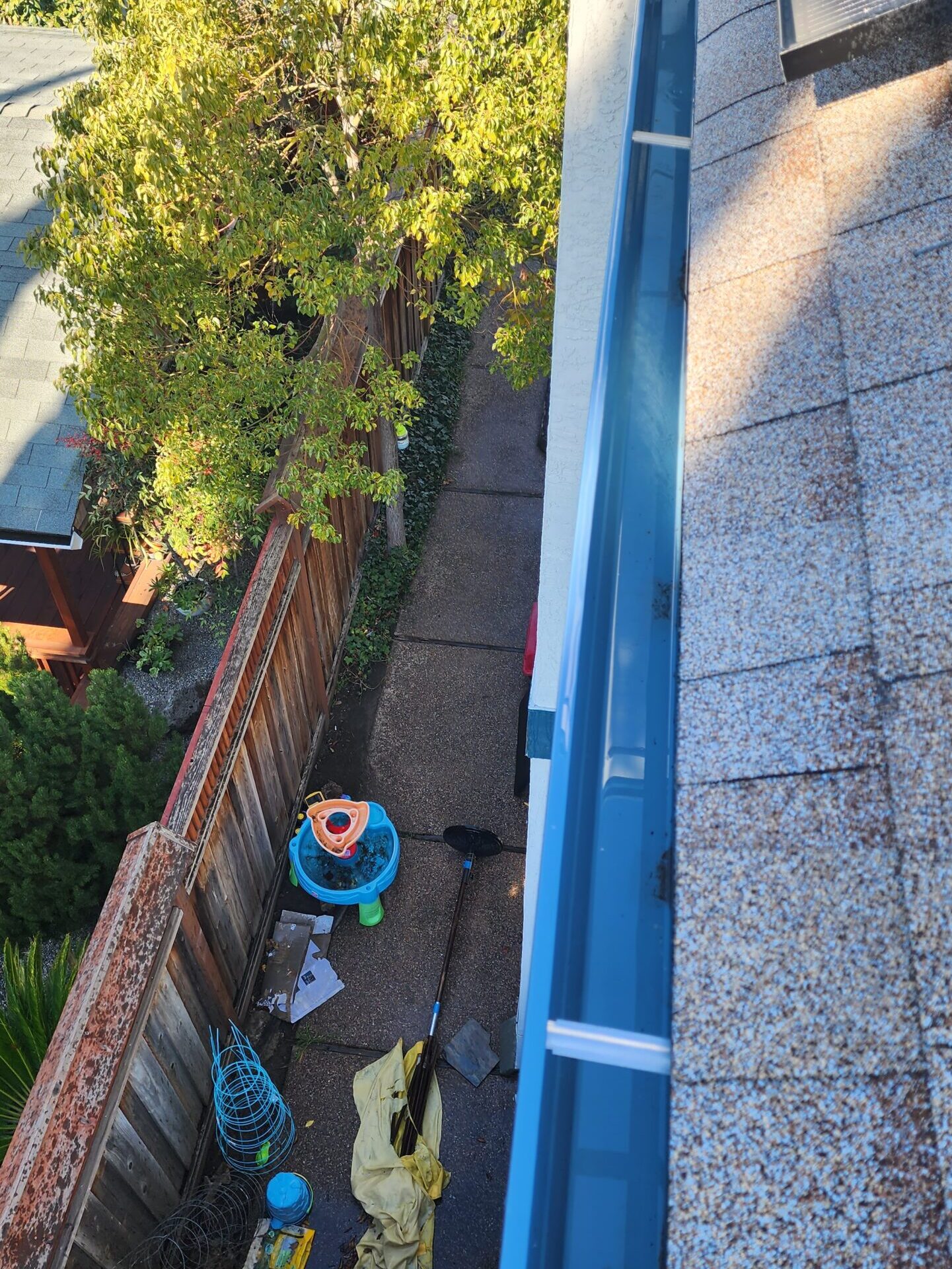 Gutter debris removal in San Jose, CA