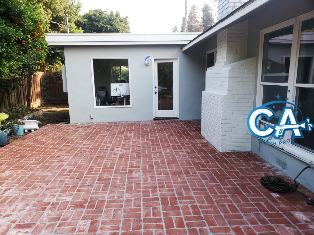Dublin home’s siding cleaned to remove dirt and mildew.